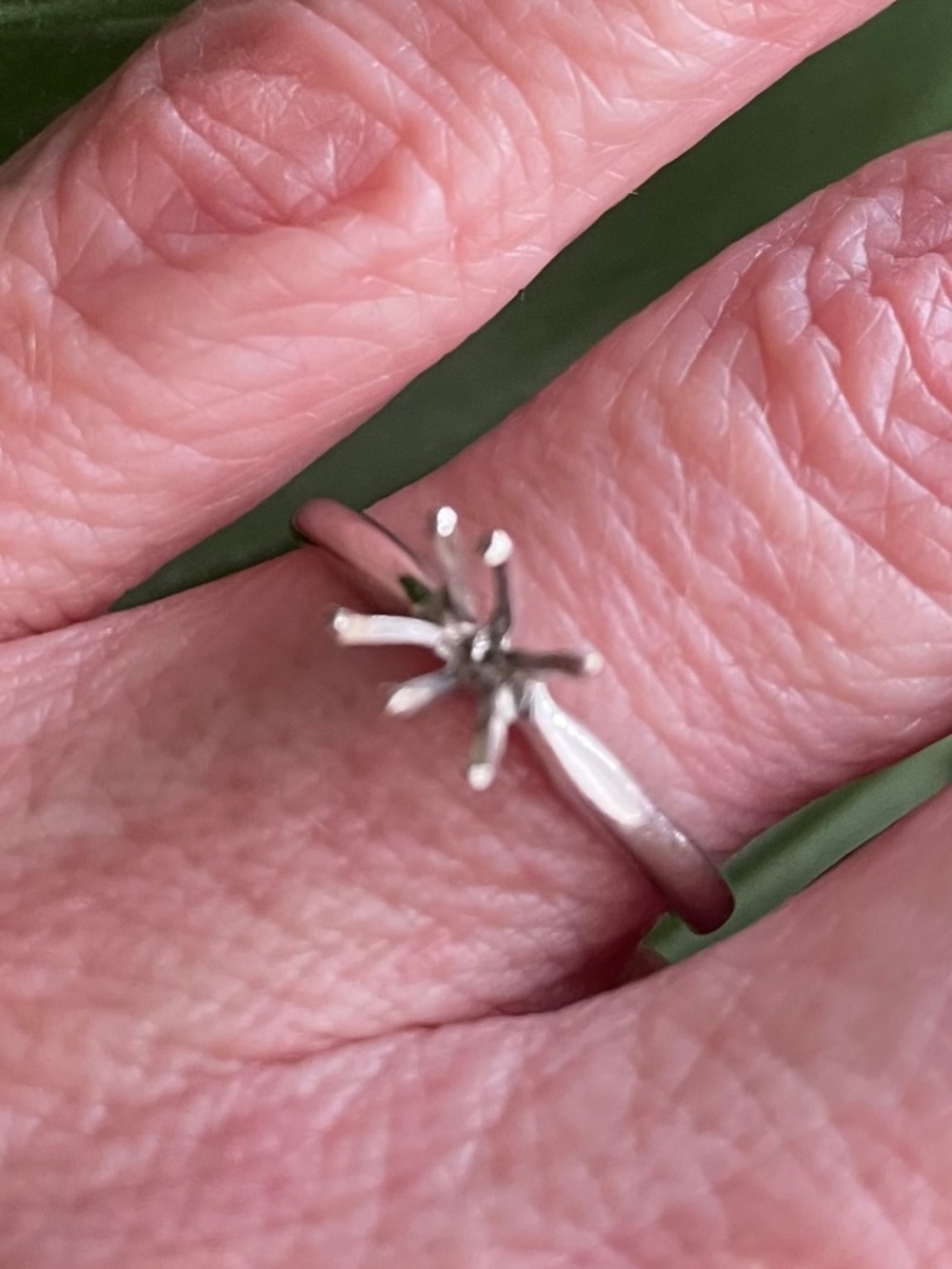 White Gold 6-prong Solitaire Ring Setting / Ring Blank, Size 5.5 - Picture 2 of 9